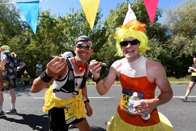 美酒美食享受美好生活,美酒佳肴美女