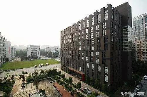 各大互联网薪酬对照表,各大互联网公司靠什么挣钱