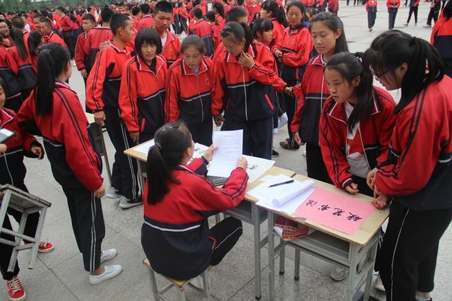 塞高举办学生社团纳新千人推介会