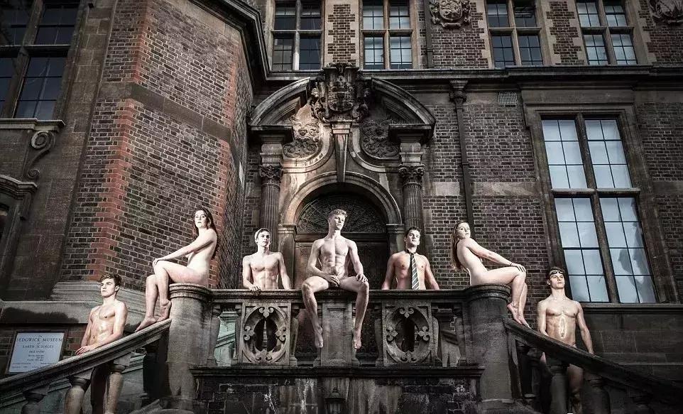 学霸为爱全果出镜？一年一度的剑桥火辣写真又来了！