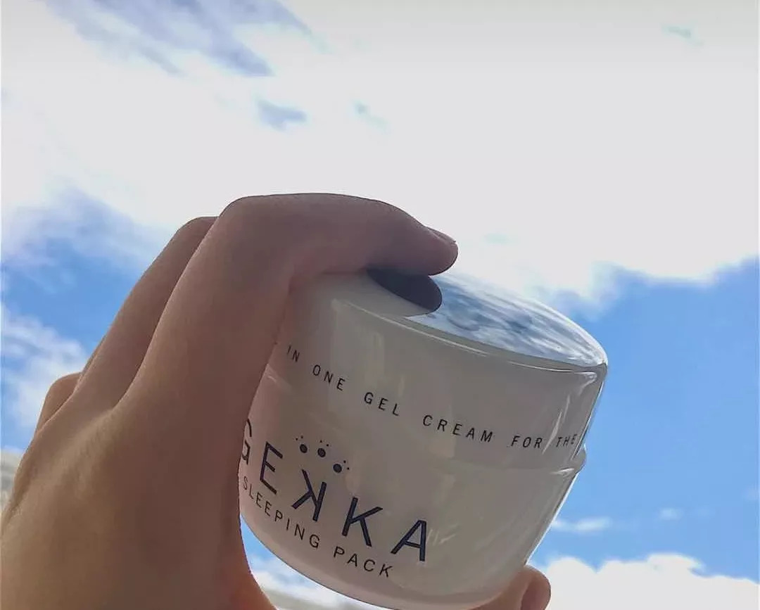 睡一觉毛孔都隐形？顺便还白了2个度，这款整形面膜我服了……