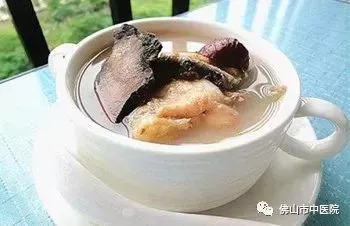 骨折煲骨头汤放什么药材,骨折了骨头汤怎样熬营养最好