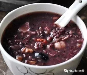 骨折煲骨头汤放什么药材,骨折了骨头汤怎样熬营养最好