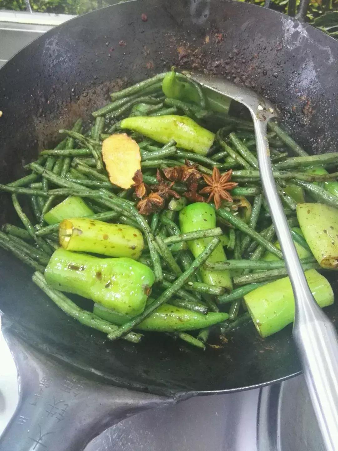 东北烀地瓜梗咸菜教程,东北烀咸菜疙瘩正宗做法