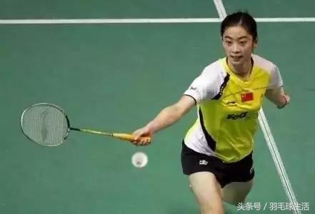 打羽毛球最美的女的,一大群美女打羽毛球