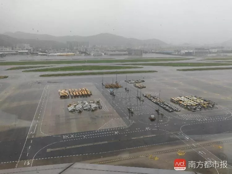 飞行员怎么应对台风的呢,飞机飞行时如果遇见台风怎么办