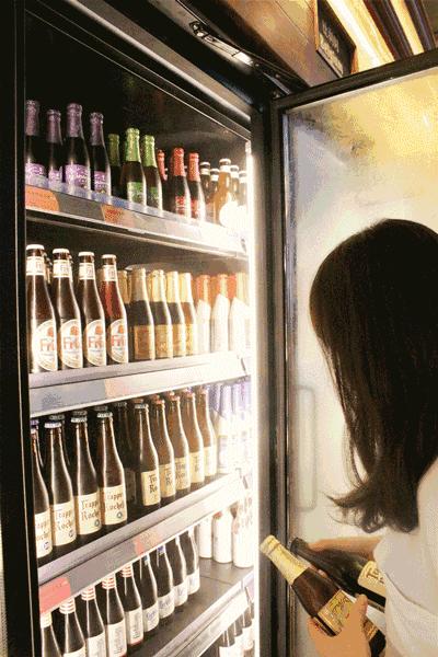 畅饮半个月！这家“自选型”酒吧就在民歌湖酒吧街！