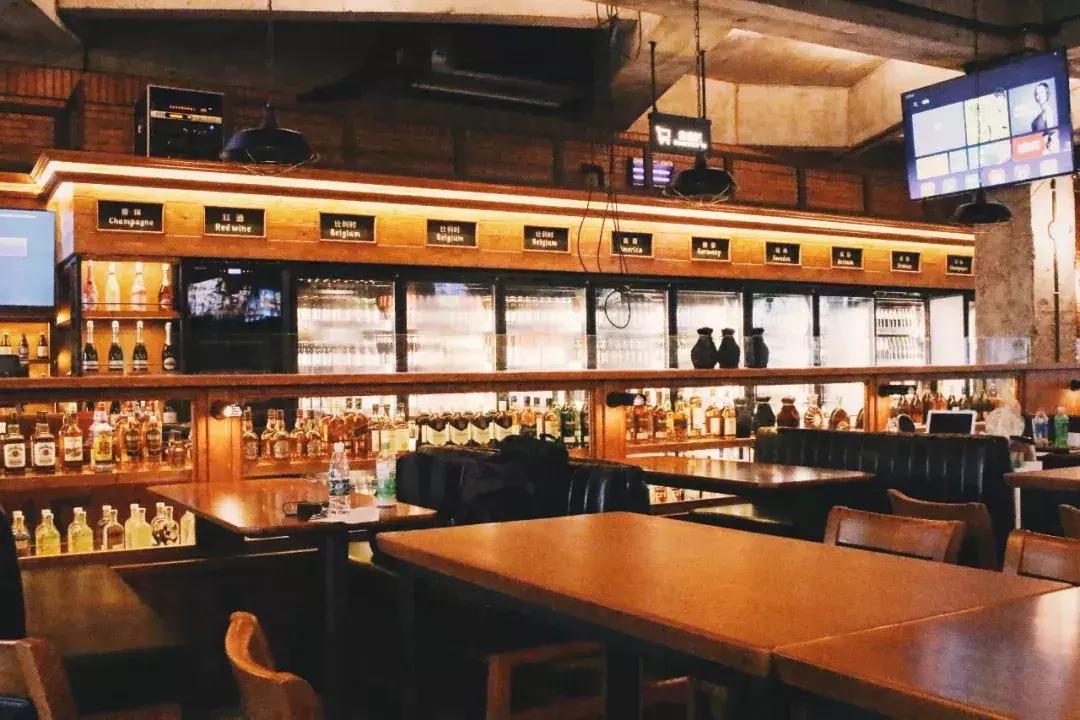 民歌湖酒吧颜值最高的酒吧,畅饮酒吧全国哪里