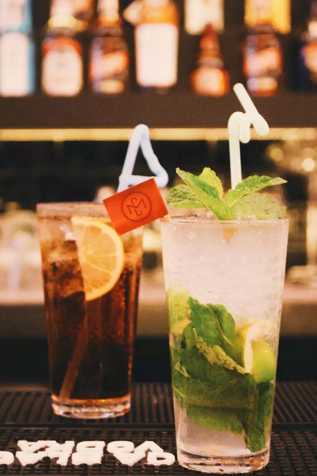 民歌湖酒吧颜值最高的酒吧,畅饮酒吧全国哪里