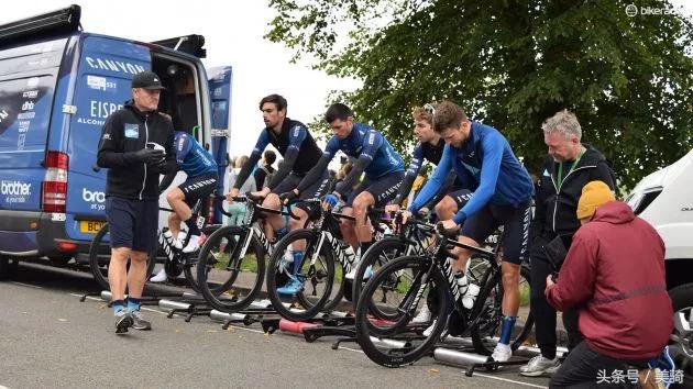 器材盛宴环英国上的车手战车