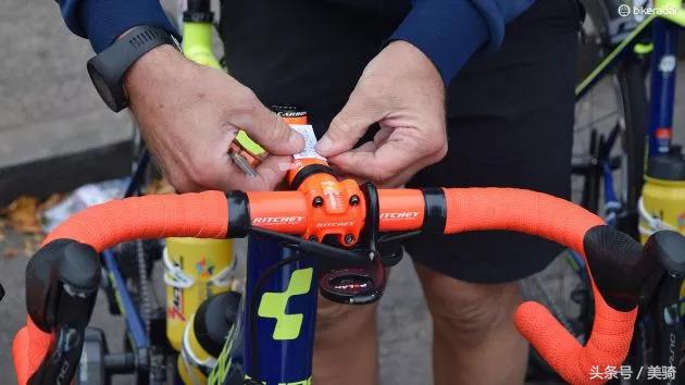 器材盛宴环英国上的车手战车