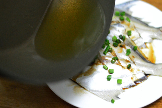 大鲳鱼怎么做好吃清蒸鲳鱼,清蒸淡水鲳鱼的正确做法