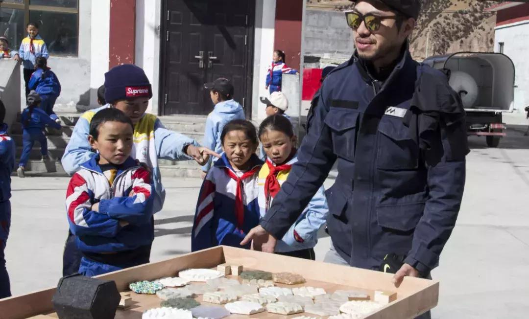 他设计了一堆“垃圾”,却让全世界拍手叫好