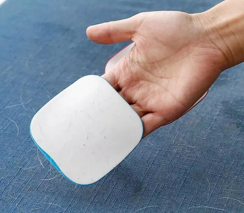 黑色纯棉衣服粘毛妙招,衣服粘毛絮用啥方法