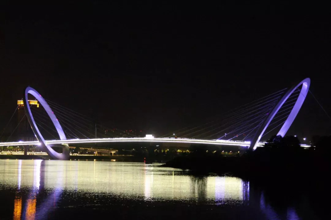 南京的夜晚真实图片,2005年的南京街头真实影像