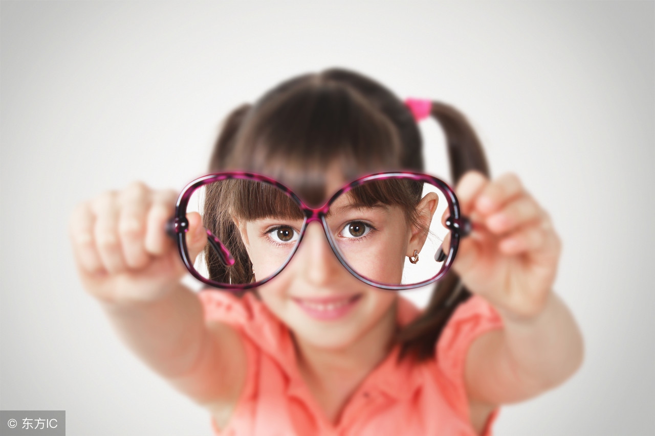 近视双眼差距300怎么办,双眼相差300度不戴眼镜