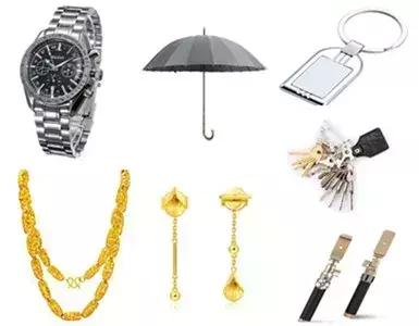 打雷玩手机导电吗,打雷时能玩手机吗室内