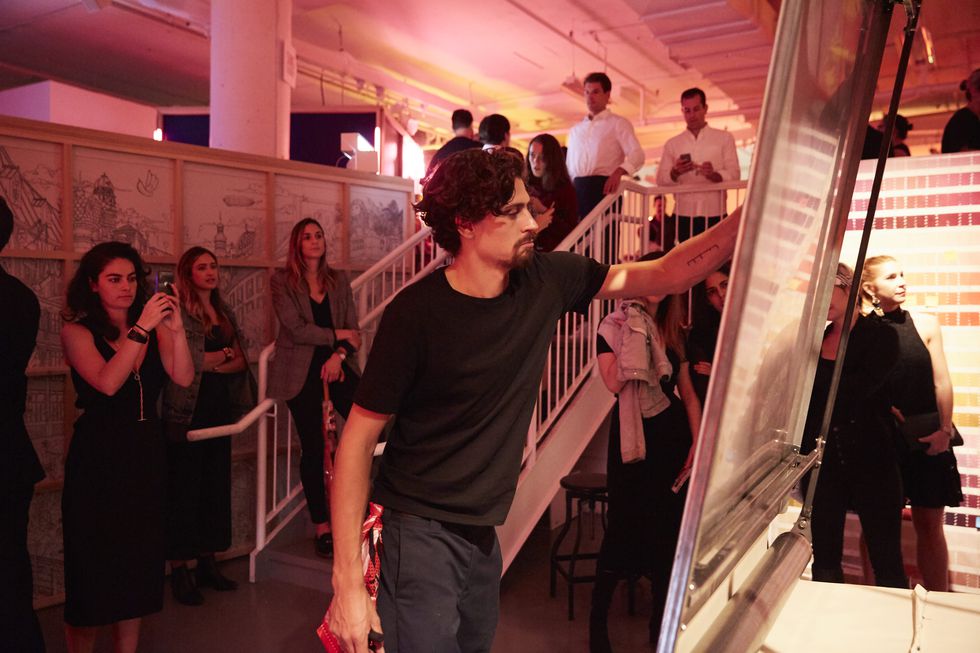 Hermès丝巾为何让全世界女人都着迷？爱马仕丝巾俱乐部给你解答