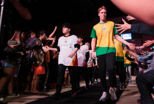 守望世界杯第三季,赤小兔最新采访视频