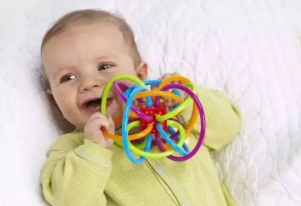 宝宝出牙时导致口腔溃疡,宝宝出牙牙齿痛喝什么粥