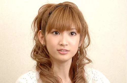 日本版“马云”成首位环月旅行者!两天花掉6个亿、多位明星女友……有钱真的可以为所欲为