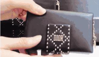 dior为什么送的赠品这么多,dior怎么那么贵