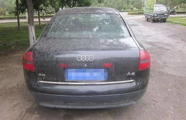 为什么越穷的人越虚荣？看到这辆二手奥迪A6的后备箱就知道了