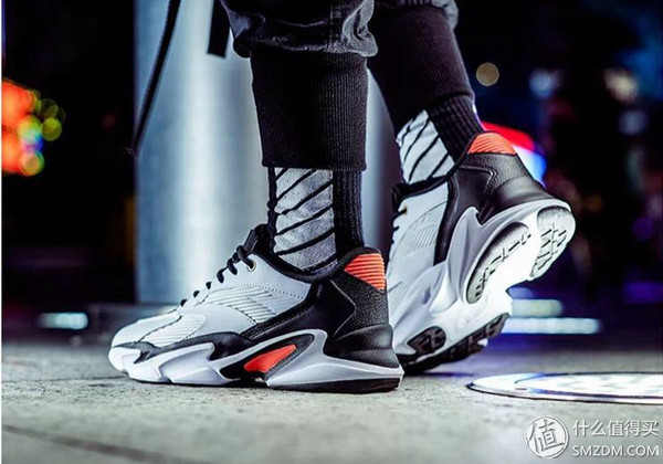 人潮汹涌穿衣打扮有多重要,哪款旅游鞋又百搭又好穿