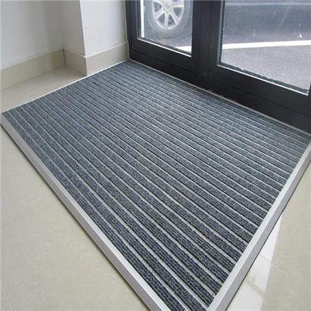 卫生间门口地垫耐磨耐用,家里的各个地方都可以用这款地垫