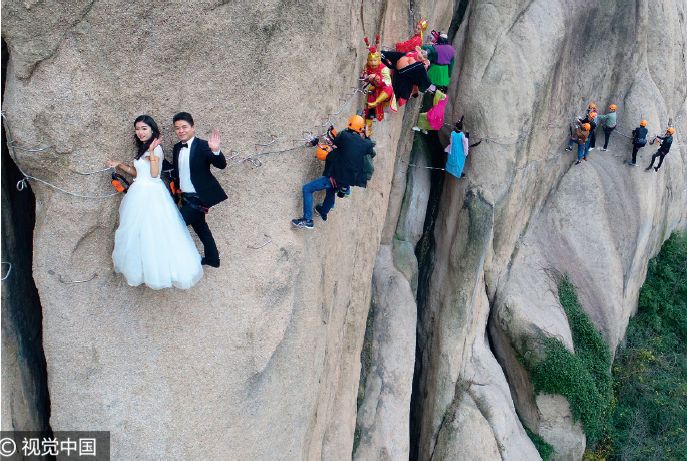 1978-2018，中国人和外国人如何看待这40年