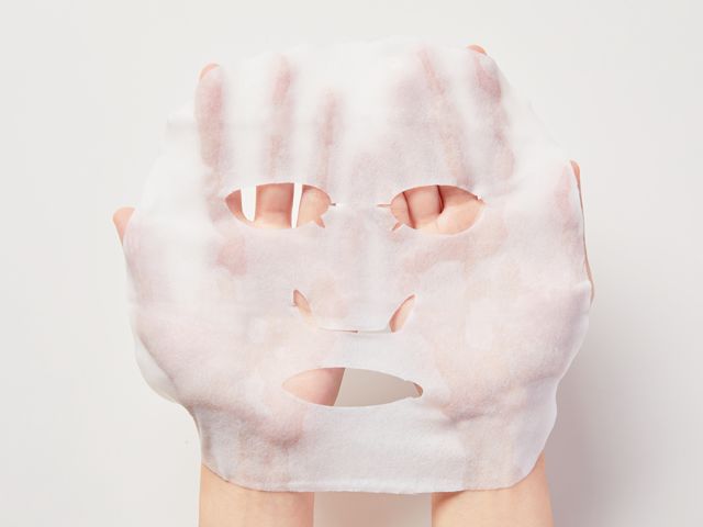 护肤前热敷打开毛孔吸收护肤好物,每天热敷五分钟打开毛孔好吸收