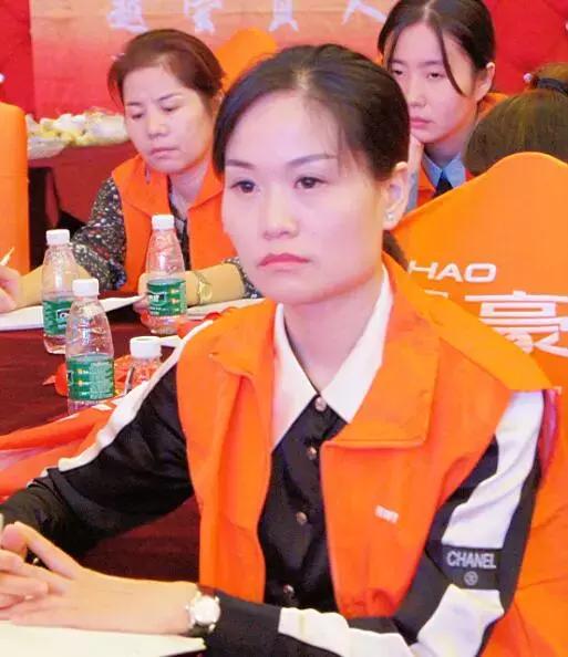 钜豪照明旗舰店直播间,推出活动提升门店营业额