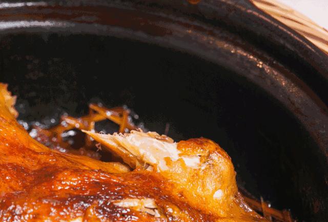 6.8折！陆家嘴惊现1家“网黄餐厅”，人均40+吃哭老板！