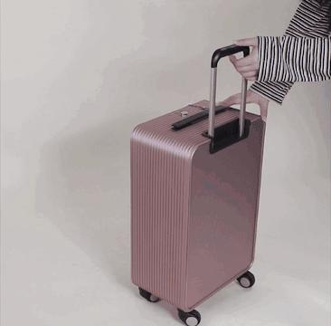 梁洛施秋冬穿搭,梁洛施机场装扮