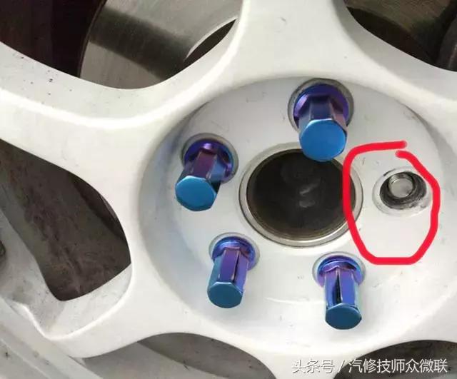 汽车轮胎螺丝容不容易断,轻卡货车为什么老是断轮胎螺丝
