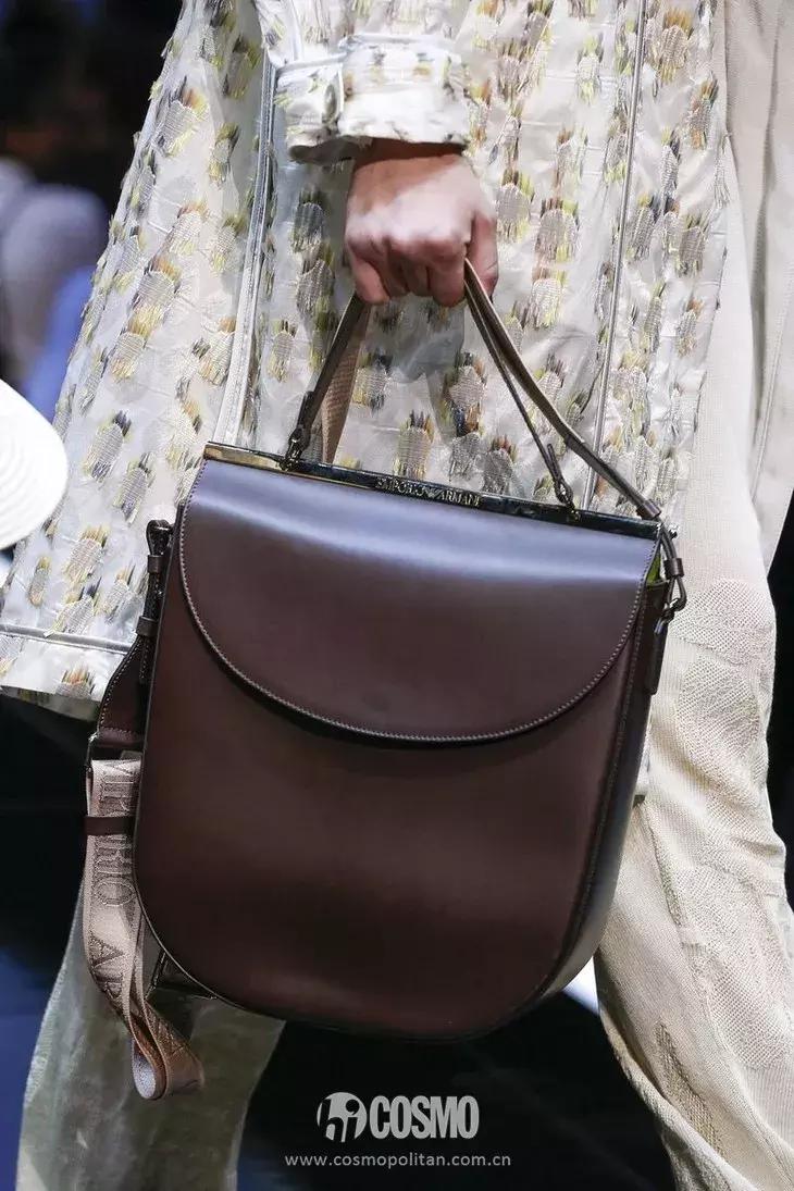 丫丫已经美“腻”了！于是穿上EmporioArmani帅气一回