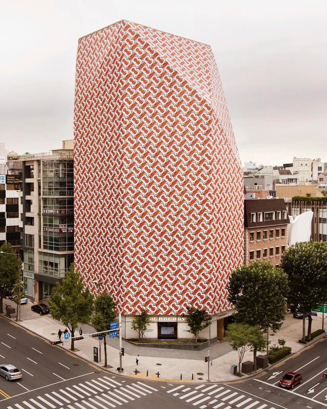 burberry鏂版鐧絫,burberry鍩虹娆剧櫧t