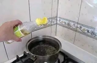 怎么清除锅底烧焦的油脂,如何处理锅底烧焦污渍