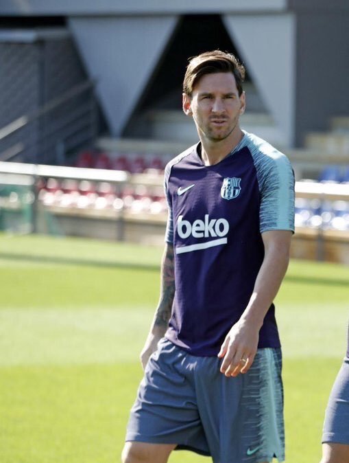 梅西时隔8年世界杯决赛照片,梅西完成球王最后一次蜕变