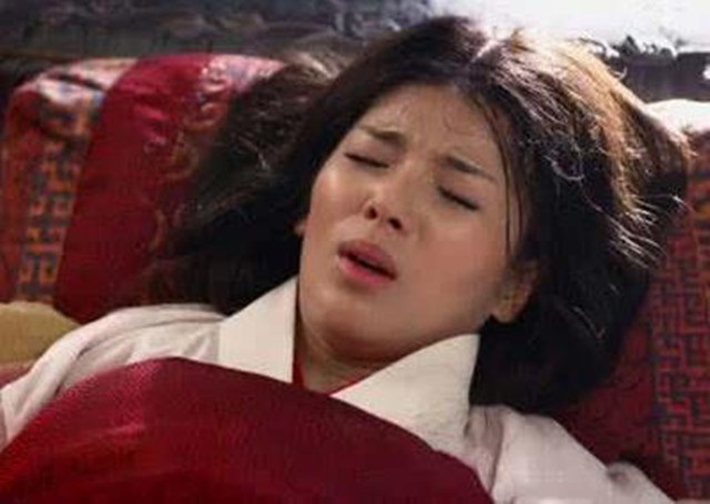 眼看病人就要咽气，一神医冲他就是一巴掌，第二天病人痊愈了