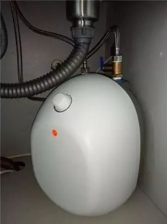 即热型小厨宝和即热水龙头哪个好,电热式水龙头和即热小厨宝哪种好