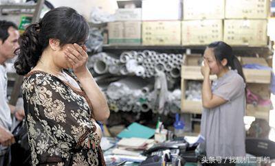 为什么有的酒店蹲便器上会有一个小孔？