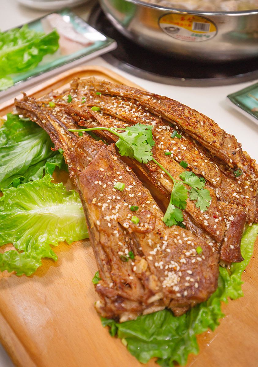 要火！用鲍鱼熬的精华汤底，还涮着“透明”的菜！