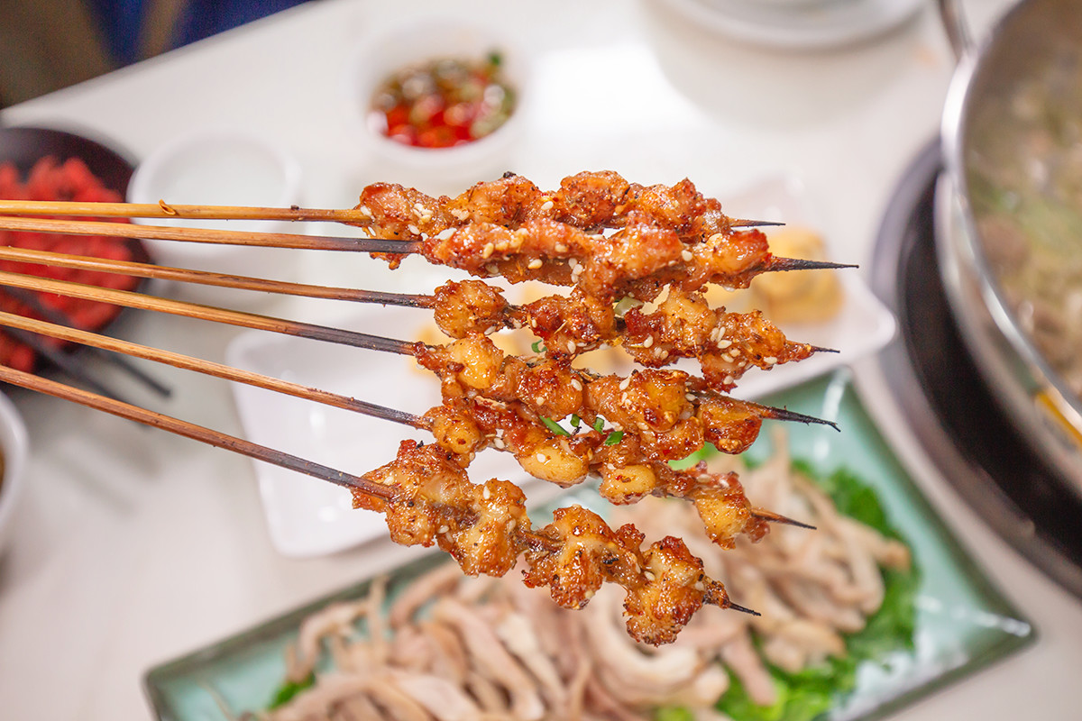 要火！用鲍鱼熬的精华汤底，还涮着“透明”的菜！