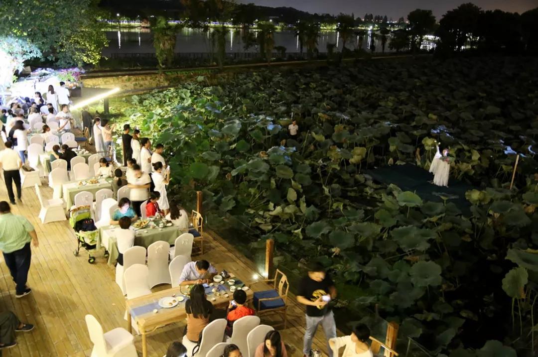 家乡魅力秀：武汉慧心雅社演绎东湖民间祭月，媲美古装实景大剧