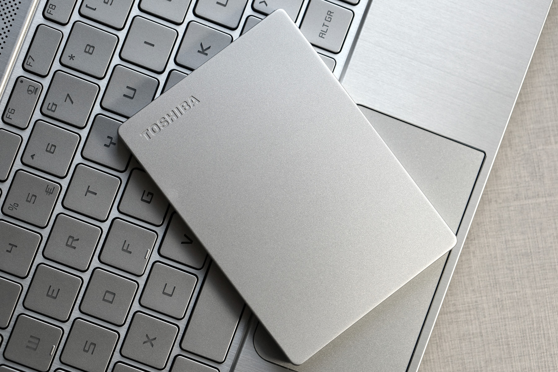 东芝canvioslim移动硬盘,东芝超薄机械硬盘质量