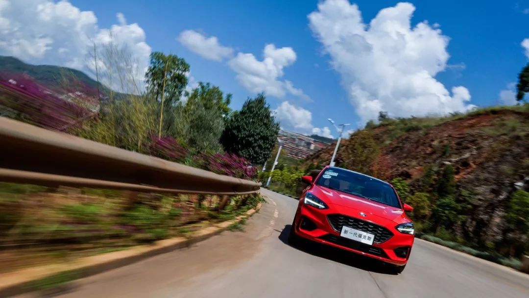 试驾新一代福特福克斯,福特福克斯和思域哪个好