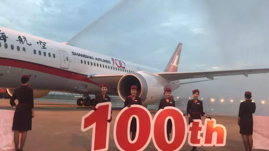 上航787起飞,上航787内部