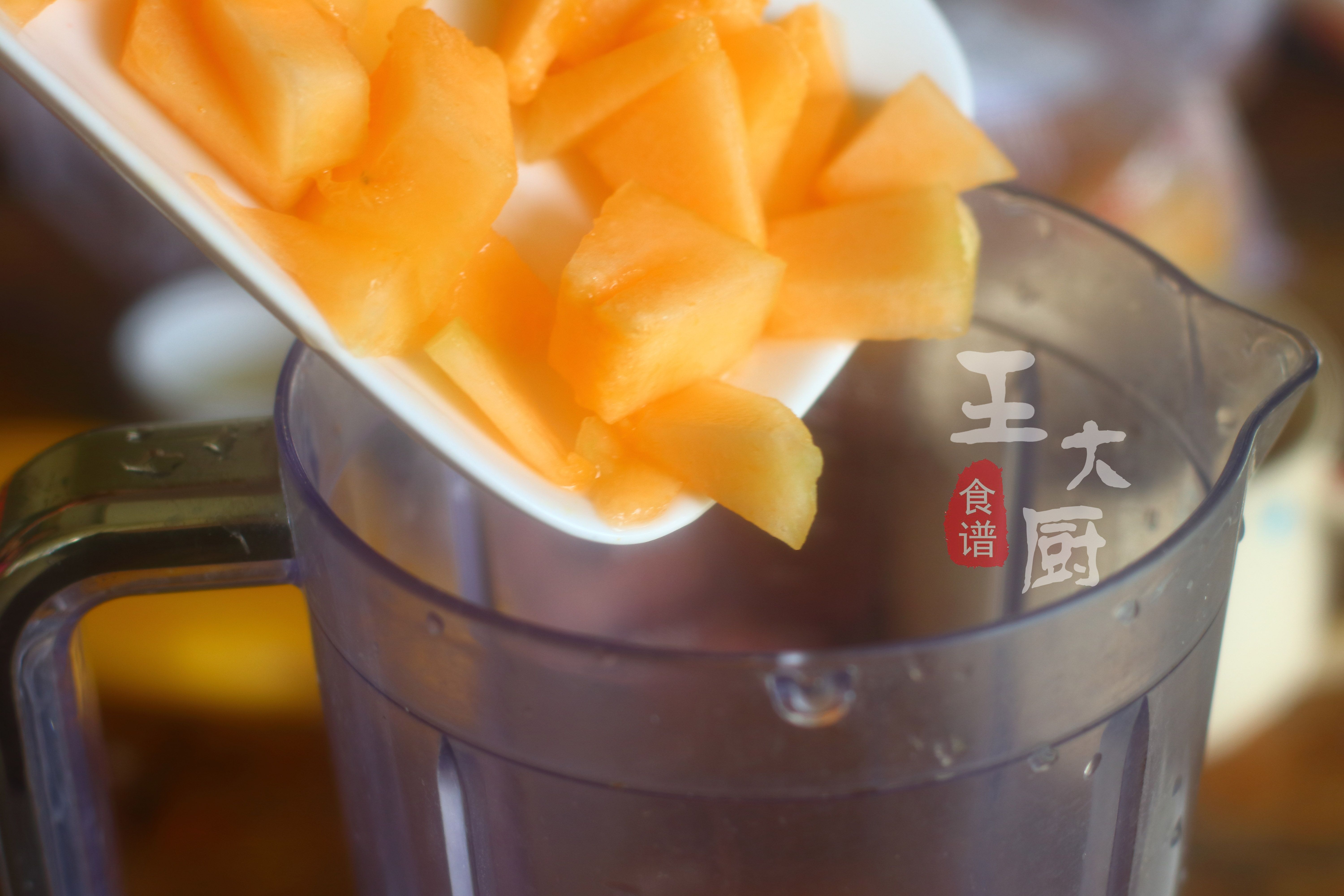 哈密瓜做奶昔的方法,哈密瓜奶昔怎么制作