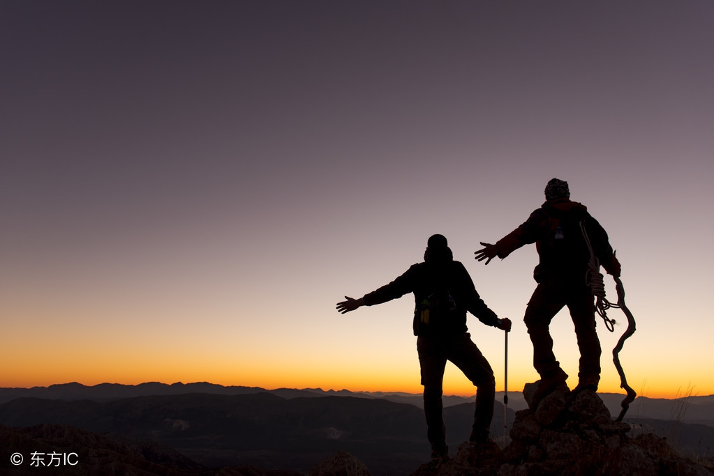 一粒尘埃渺小又自由,一粒尘埃自由又自在